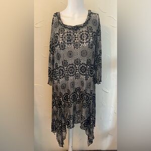 Dalin Geometric Sheer Flower Tunic Handkerchief Hem SZ 1X